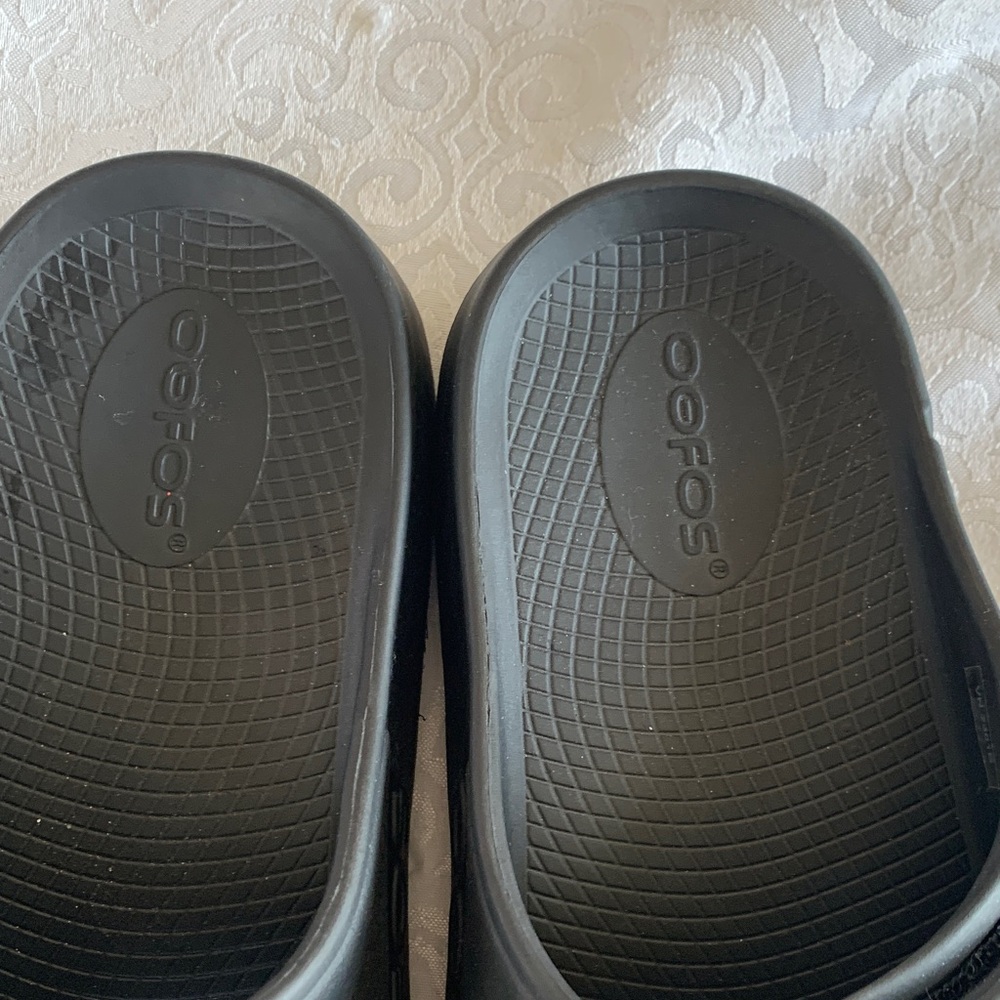 OOFOS Black Comfort Slides - Picture 3 of 13